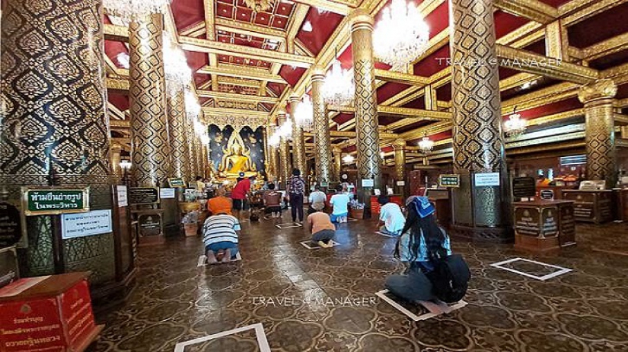 แต่งกายไม่เรียบร้อยห้ามเข้า วัดพระพุทธชินราชงดให้บริการผ้าคลุมช่วงโควิดระบาด